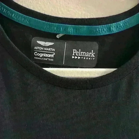 NWOT Men’s Aston Martin Formula 1 Team Shirt - Picture 2 of 5